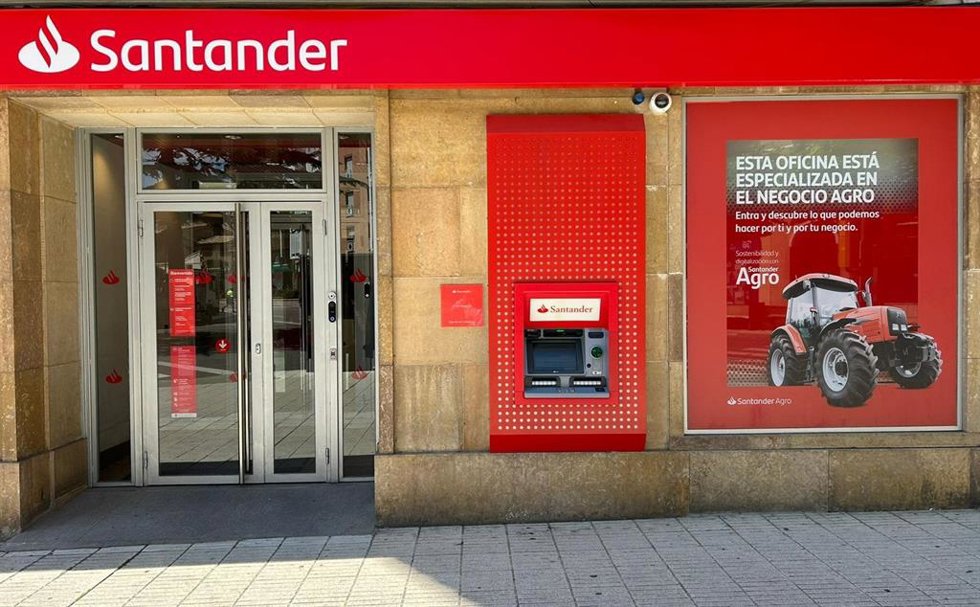 Archivo - Santander lanza la campaña vitivinícola para impulsar los negocios de bodegas, cooperativas y viticultores