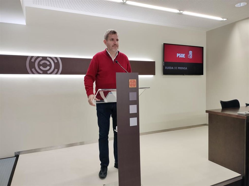 Nota De Prensa + Audios + Foto Del Diputado Socialista, Ignacio Urquizu, Que Urge Soluciones Para El Cole De Caneto