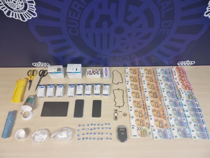 Material intervenido en la desmantelación de un 'narcopiso' en el centro de Santander