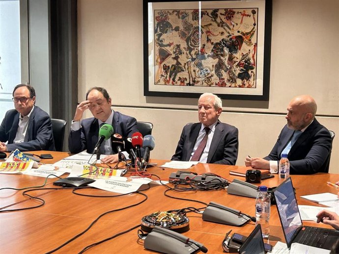 Rueda de prensa de Juristes Valencians sobre la sobre la inminente votación en el Congreso de la enmienda en favor del Derecho Civil Valenciano al proyecto de reforma constitucional exprés del artículo 49 (discapacidad)