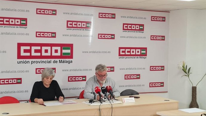 Representantes del Sindicato del Hábitat de CCOO en Málaga durante una rueda de prensa.