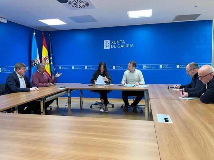 El Conselleiro Do Mar, Alfonso Villares, Ha Mantenido Un Tercer Encuentro Con Representantes De Las Cofradías Gallegas Para Ultimar Ayudas Al Sector Marisquero Ante La Mortandad Existente