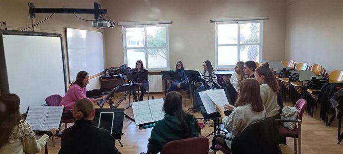 Integrantes del Joven Coro de Andalucía en un ensayo.