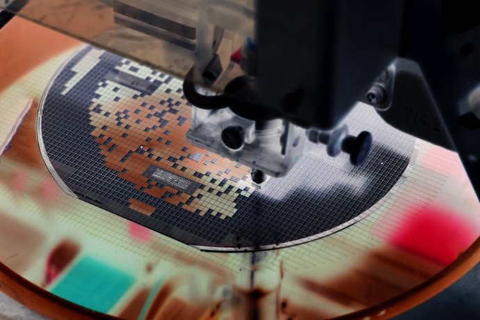 La Universidad de Sevilla ofrece formación en microelectrónica a través de varios grados, másteres y doctorados.