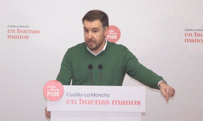 El portavoz de Empleo del grupo socialista en las Cortes de Castilla-La Mancha, Antonio Sánchez Requena.