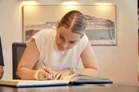 Prohens pide dar un nuevo impulso a la economía balear y no caer en el "triunfalismo" con los datos del paro