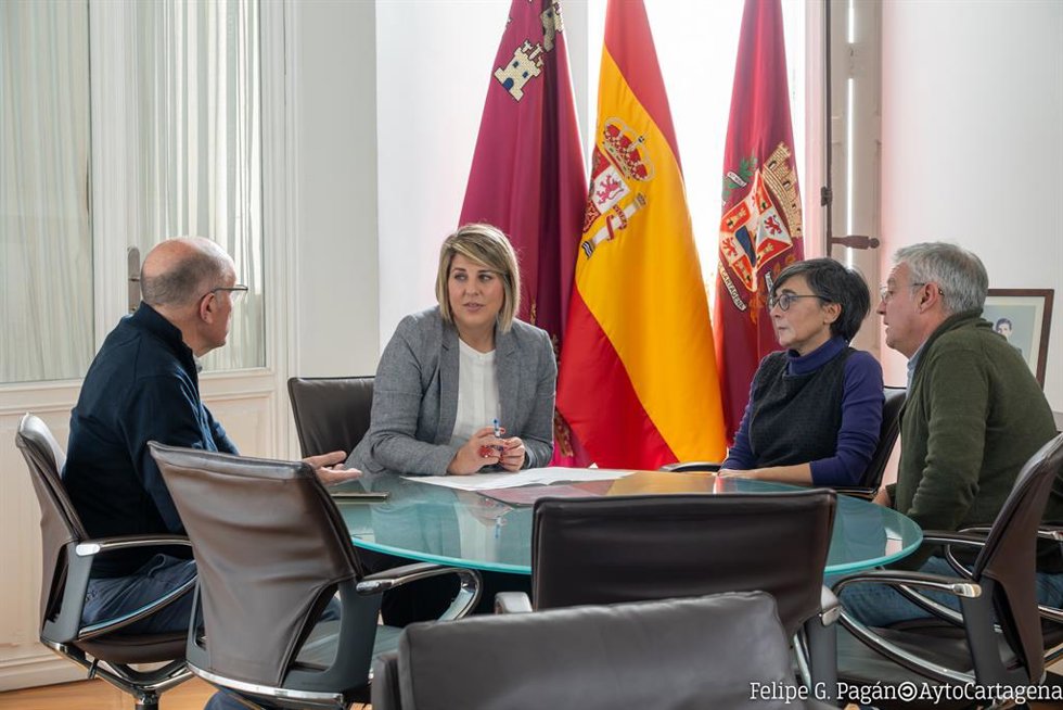 La alcaldesa de Cartagena, Noelia Arroyo, reunida con los investigadores de la Universidad Autónoma de Madrid Francisco Marín y Cristina Soler