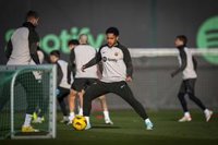 Vitor Roque, inscrito para LaLiga tras viajar con el Barça a Gran Canaria