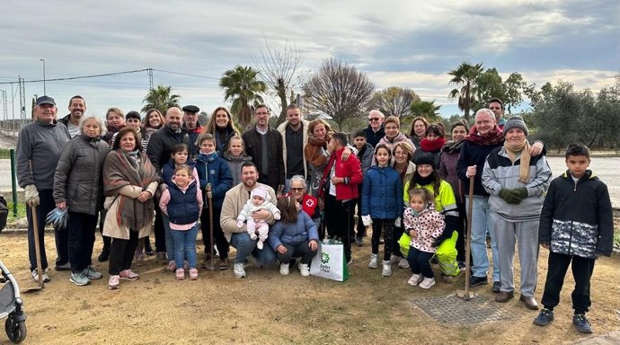 Plantación de árboles en Espeluy.