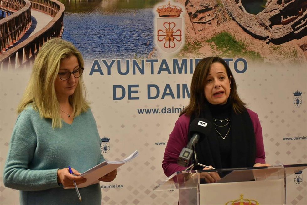 La concejala de Servicios Sociales Alicia Loro de Daimiel presenta los Planes de Empleo 2024.