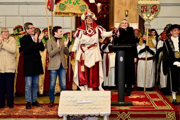El Heraldo Real en Granada junto a la alcaldesa, Marifrán Carazo