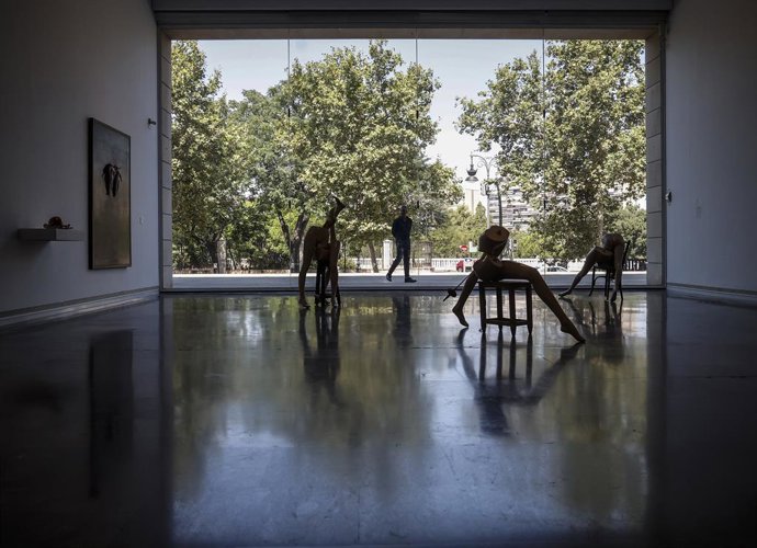 Archivo - Una de las obras de la exposición 'Carmen Calvo', en el Auditorio Carmen Alborch del Instituto Valenciano de Arte Moderno (IVAM)