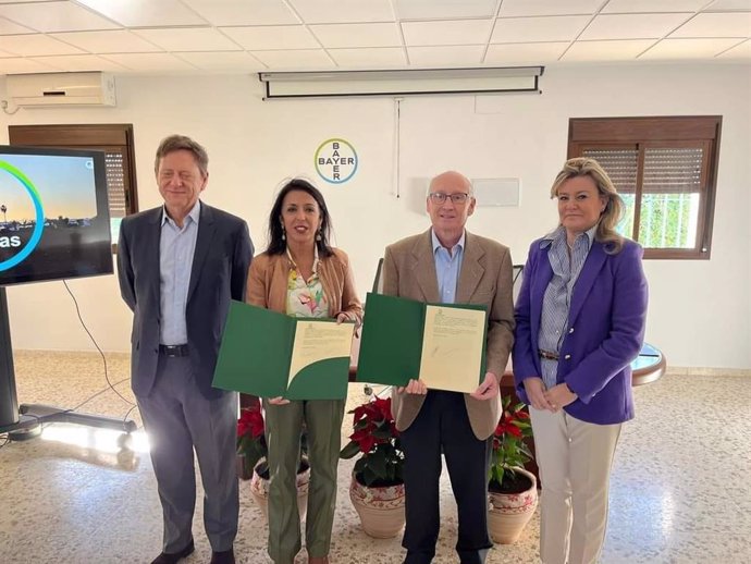 El Instituto Andaluz de Investigación y Formación Agraria, Pesquera, Alimentaria y de Producción Ecológica (Ifapa) ha suscrito un acuerdo de colaboración con la multinacional Bayer para la investigación en el sector agrario andaluz.
