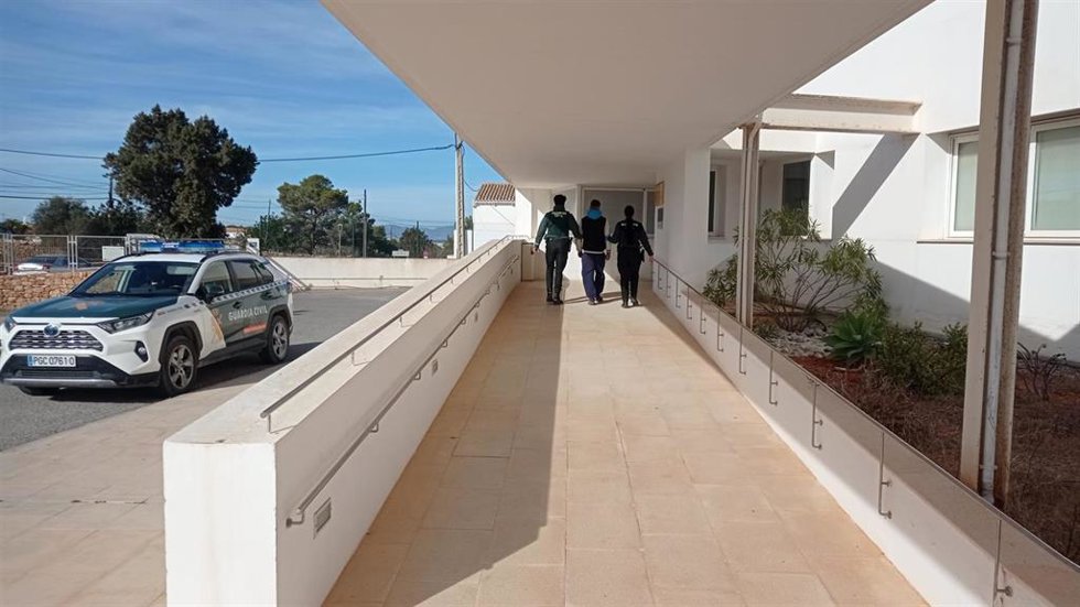 Detenido en Formentera un joven de 18 años, presunto autor de cuatro robos cometidos en la isla.