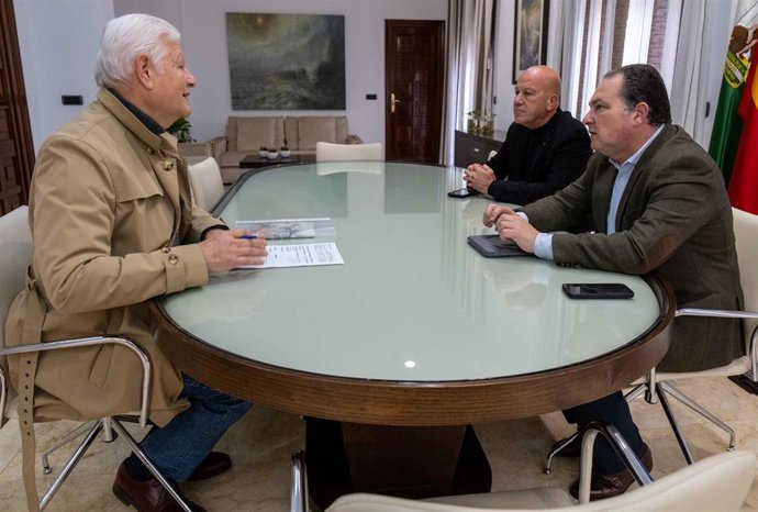 Reunión entre la Diputación y el Consejo Económico y Social de la provincia de Huelva.