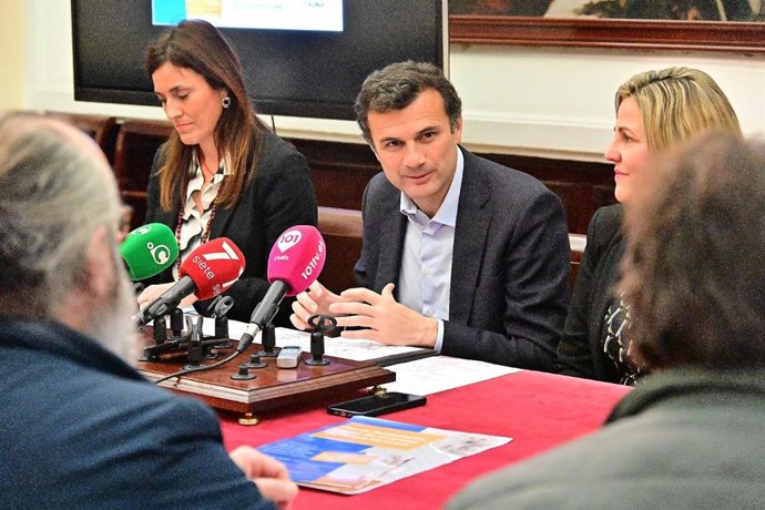 Archivo - El alcalde de Cádiz, Bruno García, en rueda de prensa.