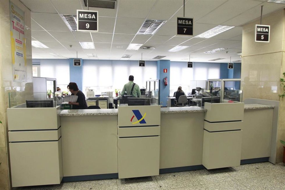 Archivo - La Agencia Tributaria devuelve más 11.200 millones de euros a 14,7 millones de contribuyentes al cierre de 2023.