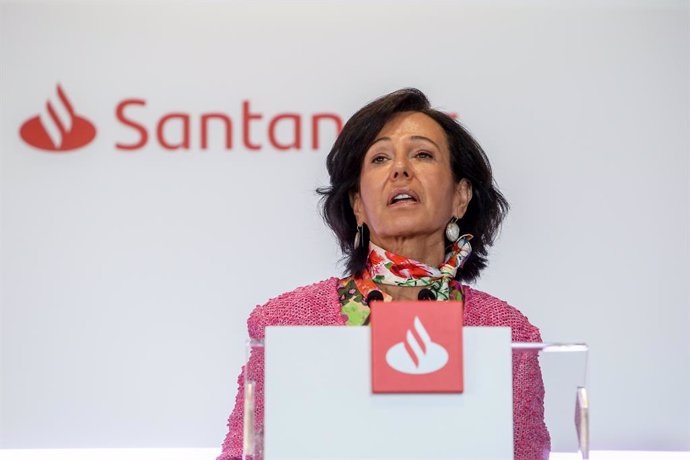 Archivo - La presidenta del Grupo Santander, Ana Botín, interviene en la presentación de los resultados de la entidad en 2021, a 2 de febrero de 2022, en Boadilla del Monte, Madrid (España).