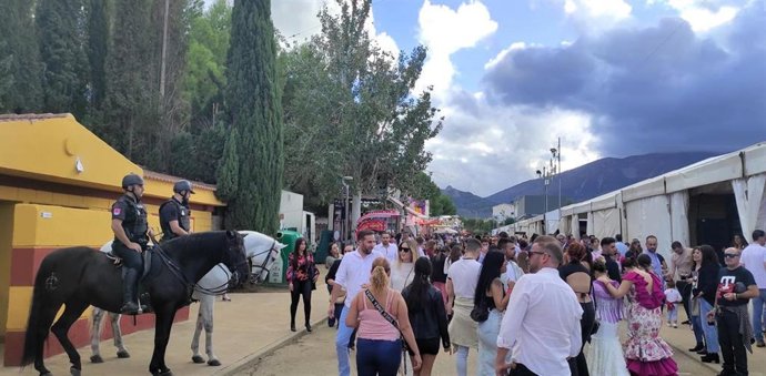 Archivo - Una calle del recinto ferial en la Feria de San Lucas 2023.