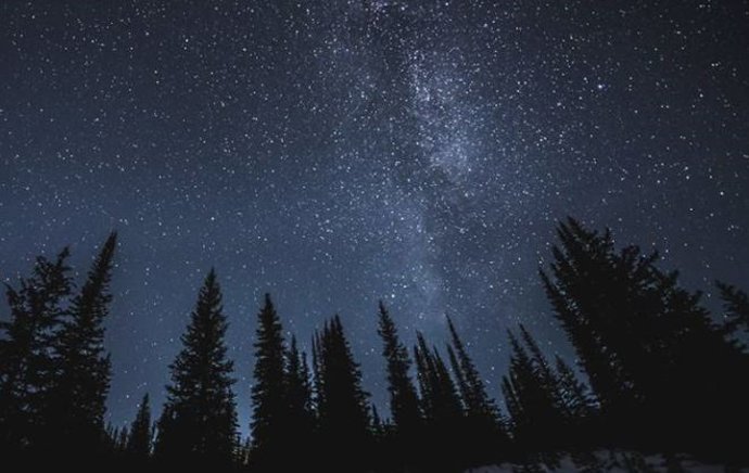 Tribús indias  se guian con las estrellas por las planicies de Yukón