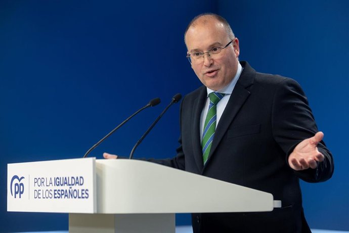 El portavoz del Grupo Parlamentario Popular en el Congreso, Miguel Tellado, durante una rueda de prensa, en la sede del PP, a 3 de enero de 2024, en Madrid (España). 