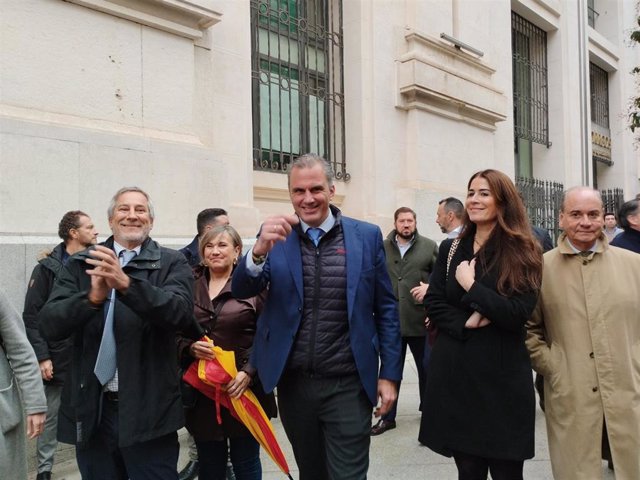 El portavoz de Vox, Javier Ortega Smith, durante una sesión extraordinaria del Pleno Municipal, en el Ayuntamiento de Madrid, en el Palacio de Cibeles, a 4 de enero de 2023