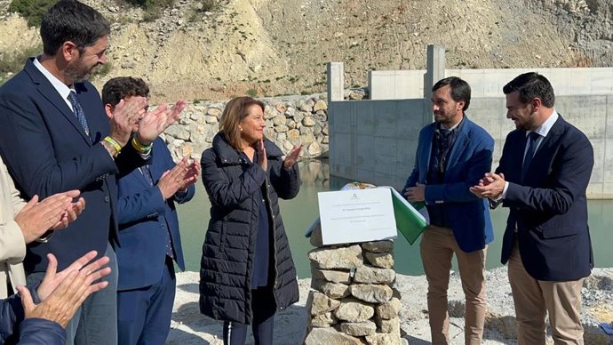 Archivo - Agricultura.- Cádiz.- La presa de Guadalcacín estrena un nuevo canal de descarga del aliviadero y un actualizado sistema de alerta