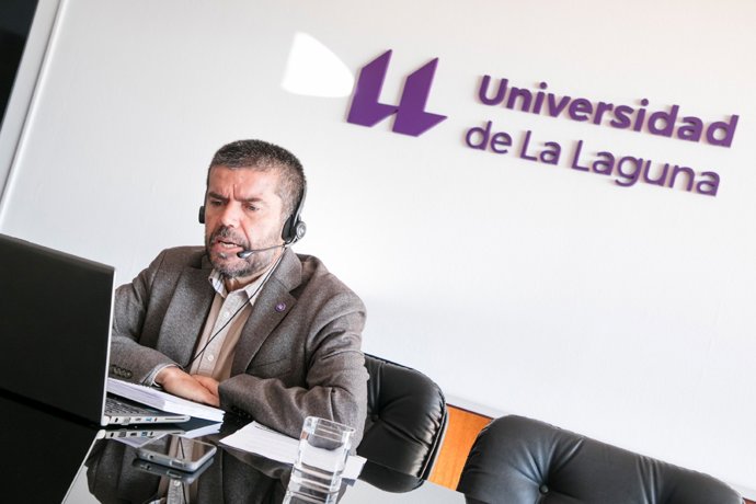 Archivo - El rector de la Universidad de La Laguna, Francisco García, preside vía telemática el Consejo de Gobierno de la Institución académica