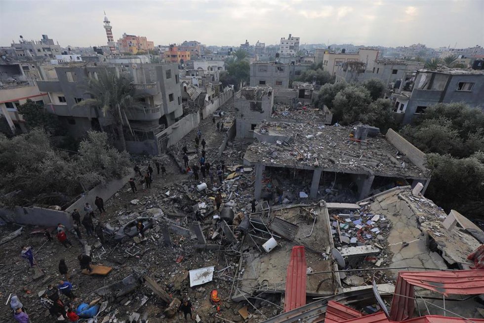 Edificios destruidos tras un bombardeo del Ejército de Israel contra el campamento de refugiados de Al Maghazi, en la Franja de Gaza (archivo)