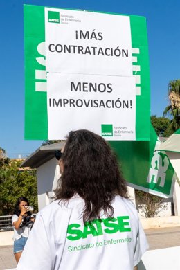 Archivo - Protesta organizada por Satse Sevilla.