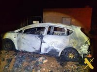 Detenido en El Ejido (Almería) acusado de quemar siete vehículos, causar daños en invernadero y amenazar a las víctimas