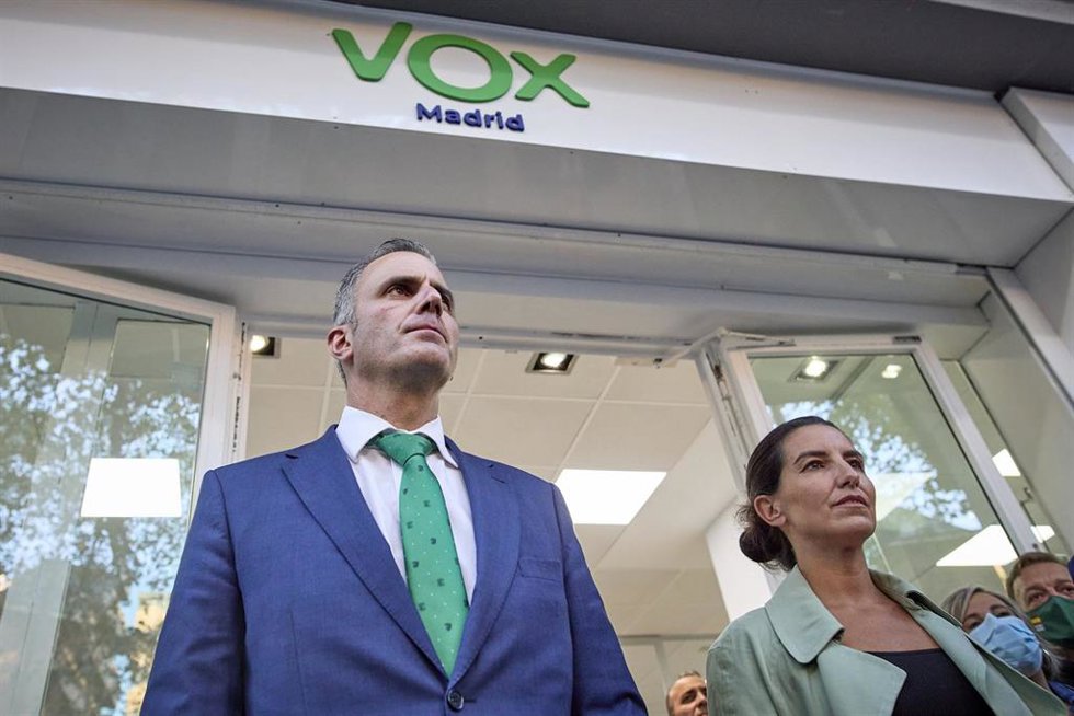 Archivo - Imagen de recurso del portavoz de Vox en el Ayuntamiento de Madrid, Javier Ortega Smith, y la de la Asamblea de Madrid, Rocío Monasterio.