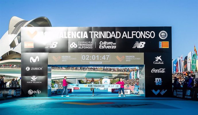 Archivo - El etíope Sisay Lemma en el momento de ganar y batir el récord del Maratón Valencia Trinidad Alfonso de 2023