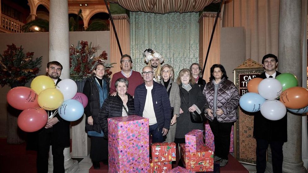 Np Y Foto: La Fundación Cajasol Clausura Su Imponente Belén A Tamaño Real Con Más De 200.000 Visitas