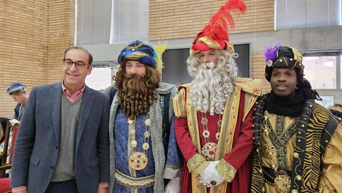 El alcalde de Cáceres, Rafael Mateos, con los Reyes Magos
