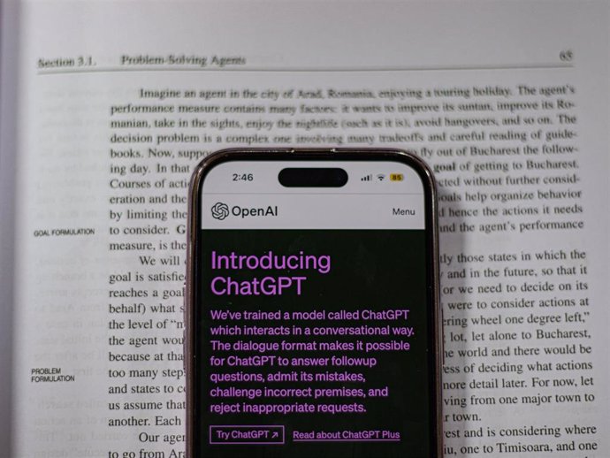 Interfaz móvil del 'chatbot' ChatGPT