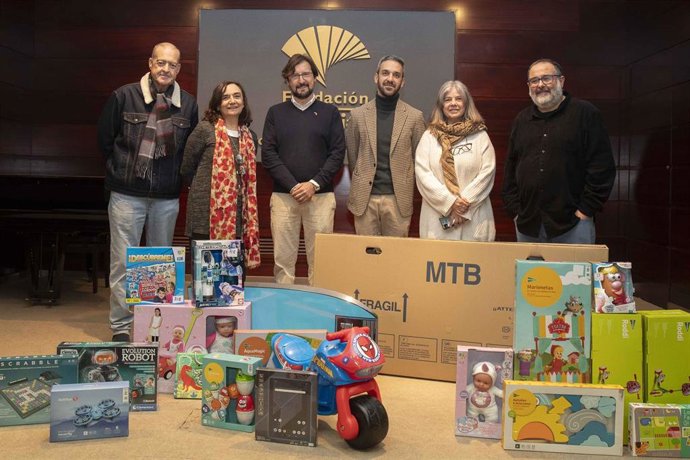 Fundación Unicaja colabora con la entrega de 4.000 juguetes para los menores con pocos recursos de Cádiz