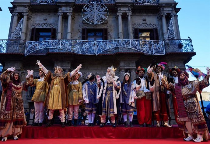 Los Reyes Magos en la plaza del Ayuntamiento de Pamplona en una cabalgata anterior.