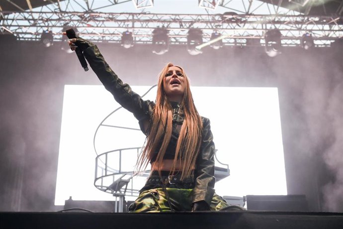 Archivo - La cantante Belén Aguilera actúa en la Pradera de San Isidro con motivo de las fiestas patronales, a 14 de mayo de 2023, en Madrid (España).