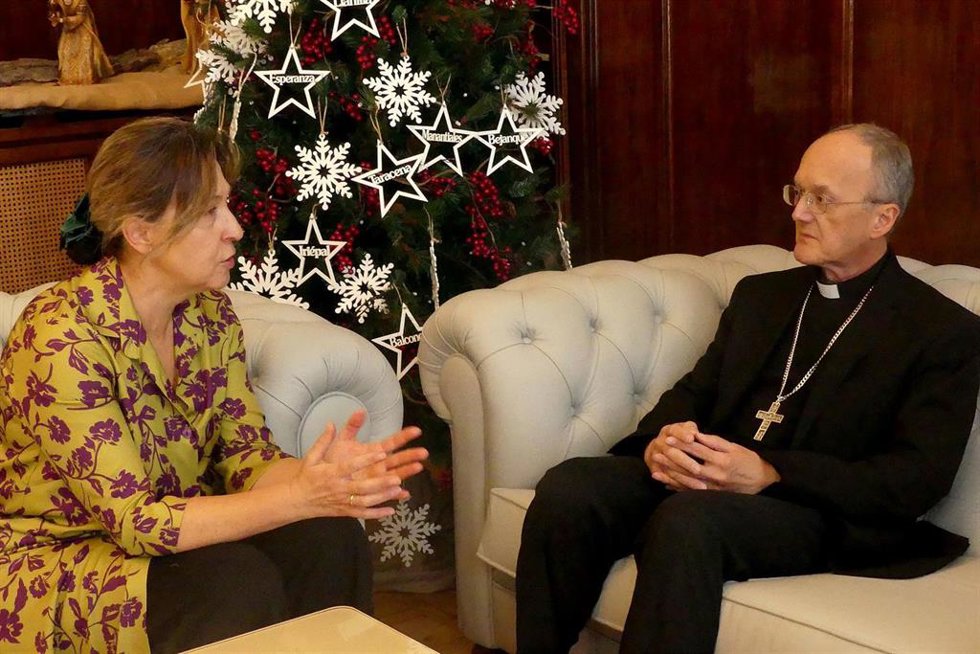Encuentro entre la alcaldesa, Ana Guarinos, y el nuevo obispo de Guadalajara-Sigüenza, Julián Ruiz Martorell.