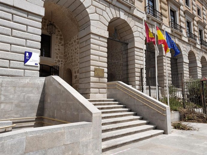 Archivo - Entrada a la Biblioteca de Castilla-La Mancha.