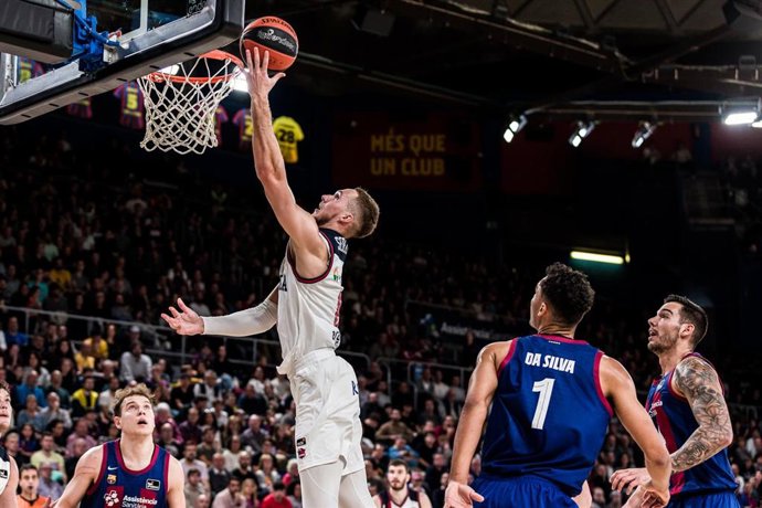 Tadas Sedekerskis of Baskonia in action during the ACB Liga Endesa, match played between FC Barcelona and Baskonia at Palau Blaugrana on December 17, 2023 in Barcelona, Spain.