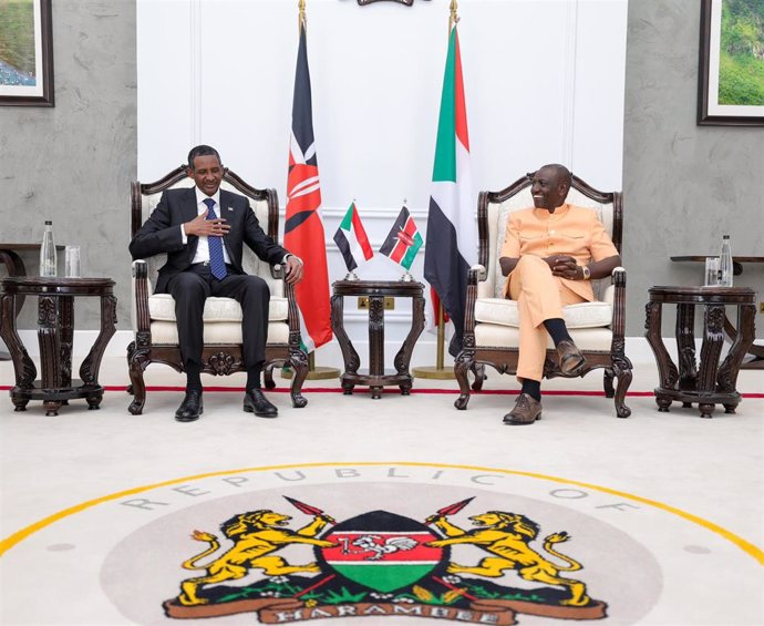 El líder de las RSF, Mohamed Hamdan Dagalo, alias 'Hemedti', con el presidente de Kenia, William Rutto