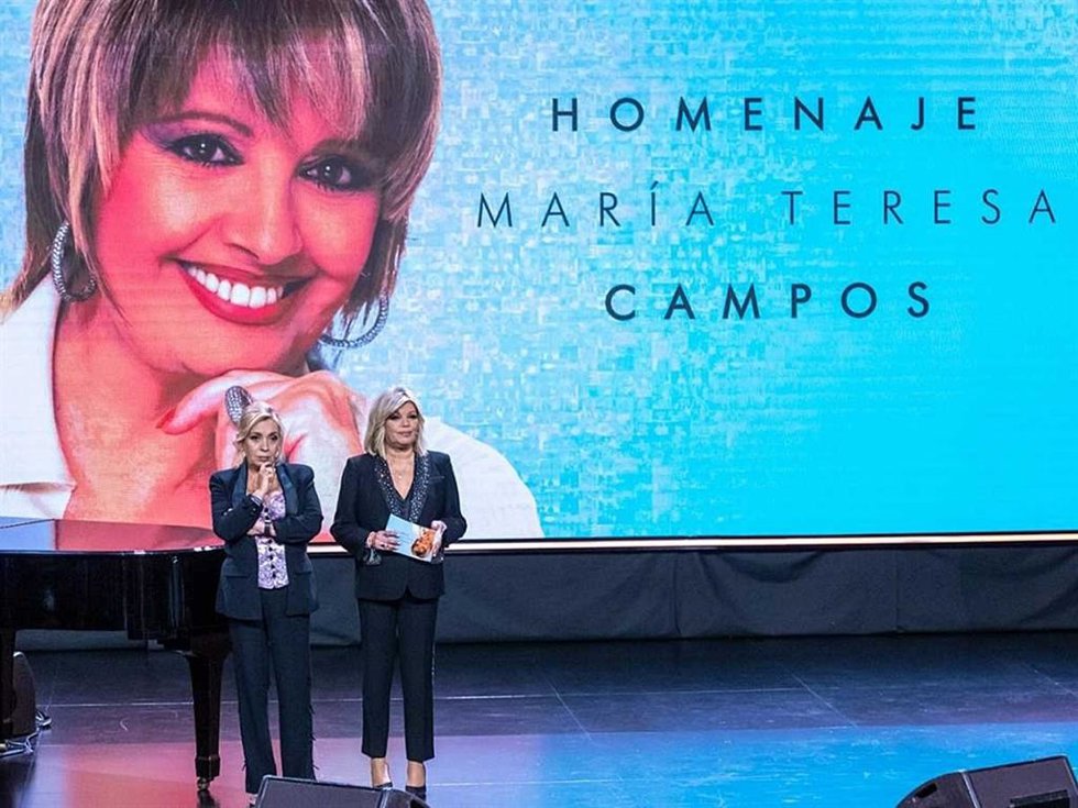 CARMEN BORREGO Y TERELU CAMPOS EN EL ESPECIAL A MARÍA TERESA CAMPOS