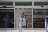 Foto: Valencia, Cataluña y Murcia implantan el uso obligatorio de mascarilla en centros sanitarios
