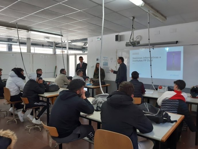 Endesa colabora con 27 institutos de FP Dual para impulsar el empleo en el sector de las redes de distribución eléctricas