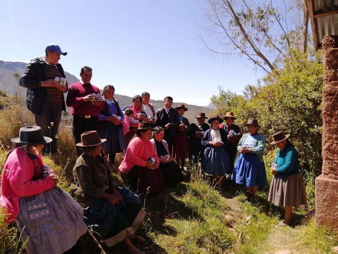 Madre Coraje entregan kits de alimentos a 70 familias peruanas afectadas por un incendio forestal en agosto