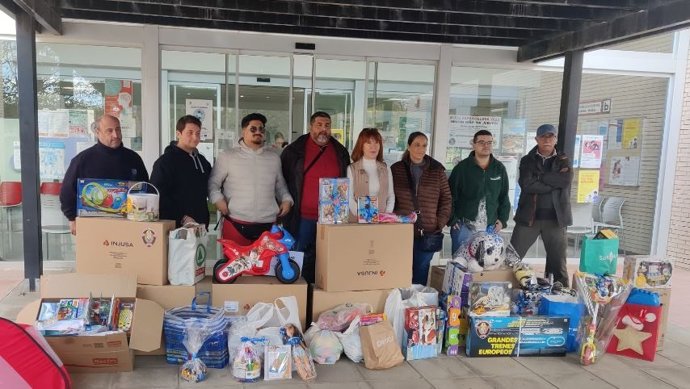 Los alicantinos donan 3,5 toneladas de alimentos y 4.000 juguetes para familias desfavorecidas esta Navidad