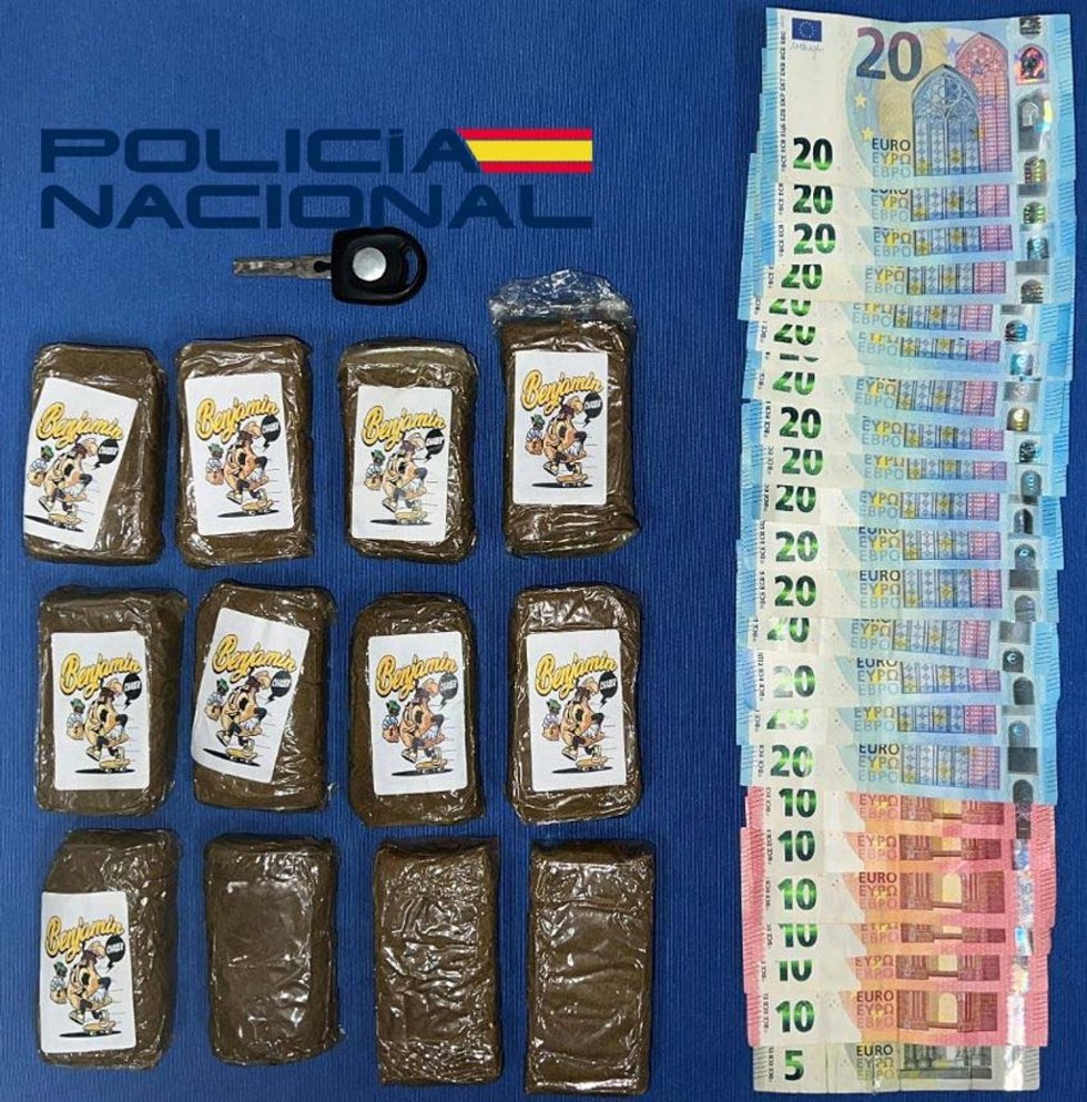 Droga y dinero intervenidos en la detención en Badajoz.
