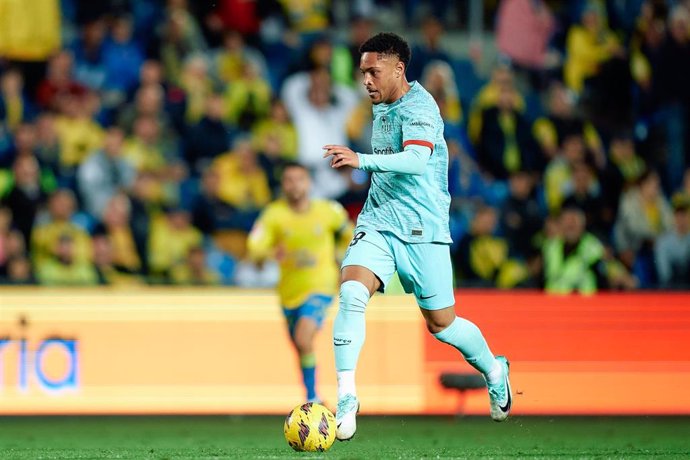 Vitor Roque of FC Barcelona in action during the Spanish league, La Liga EA Sports, football match played between UD Las Palmas and Atletico de Madrid at Estadio Gran Canaria on January 4, 2024, in Las Palmas de Gran Canaria, Spain.
